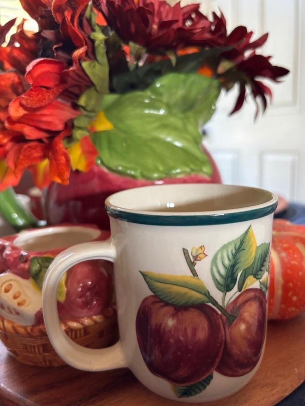 Vintage Casuals by China Pearl Apple Pattern Mugs Coffee Cups.